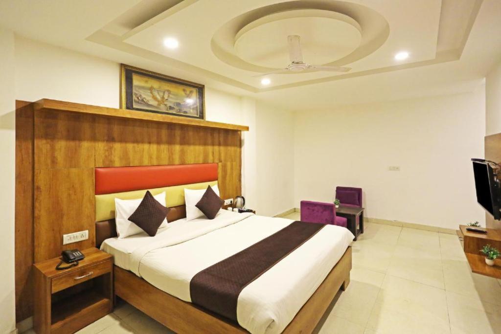 Hotel Urban Luxury Nuova Delhi Esterno foto